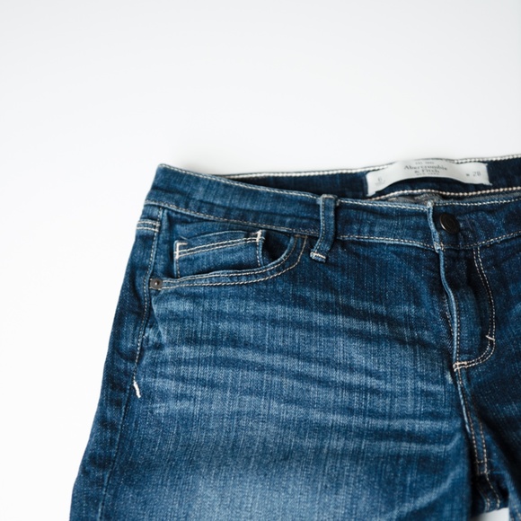 Abercrombie & Fitch Dark Denim Perfect Stretch Cuffed Shorts Size 6/W28 - Picture 2 of 13